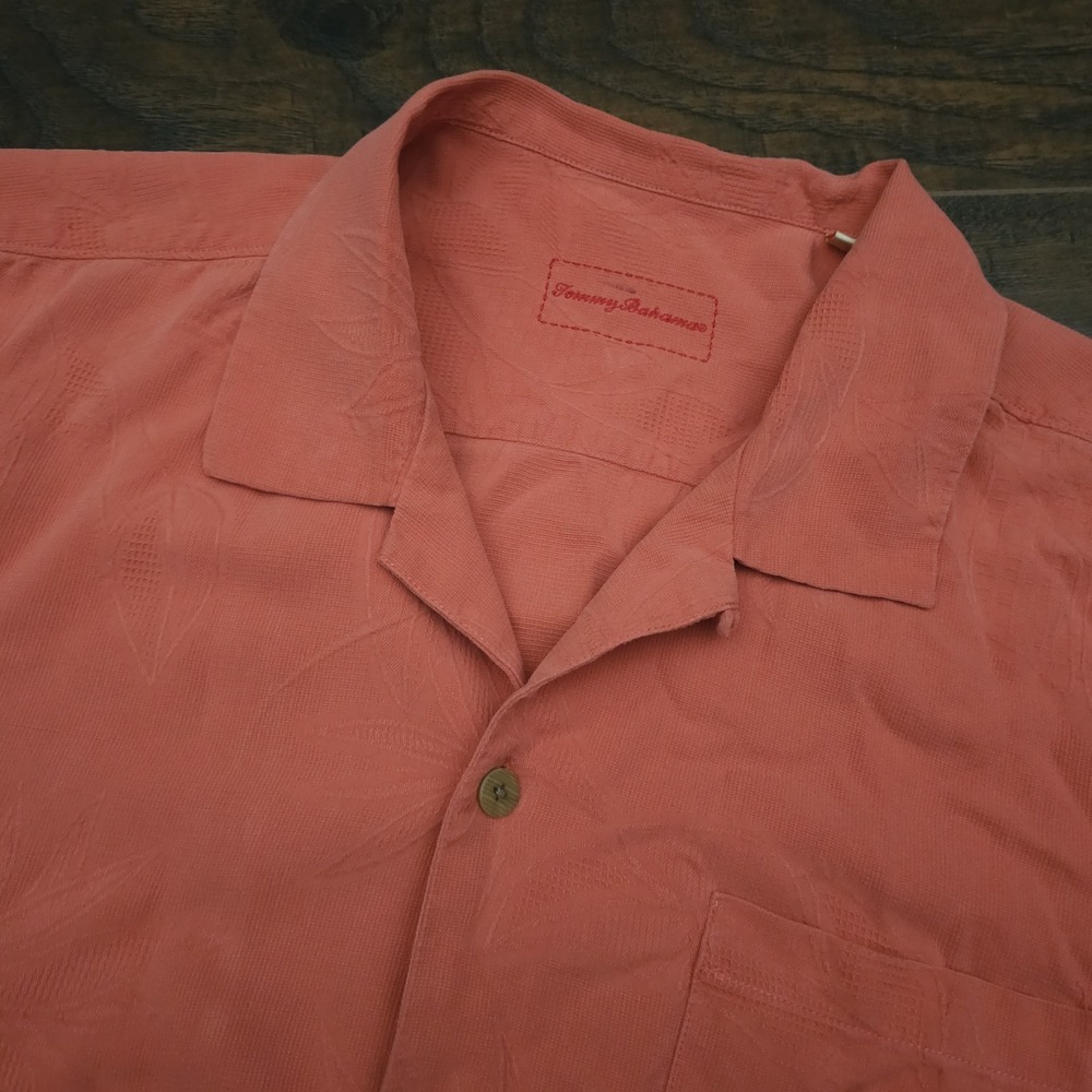 Tommy Bahama Men's XL Red Short Sleeve 100% Silk Floral Hawaiian Button Up Shirt